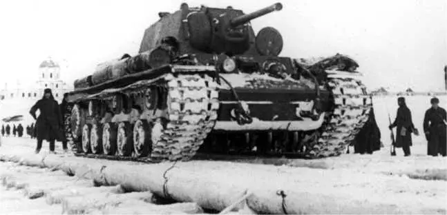 Переправа танка КВ1 по льду Январь 1942 года Машина выпуска Челябинского - фото 60