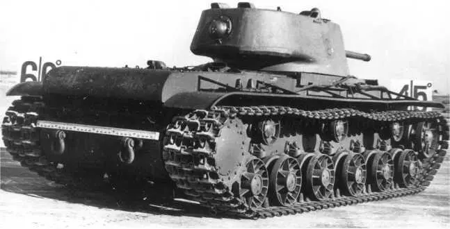 Тот же КВ1 выпуска августа 1942 года вид сзади справа Машина имеет литую - фото 90