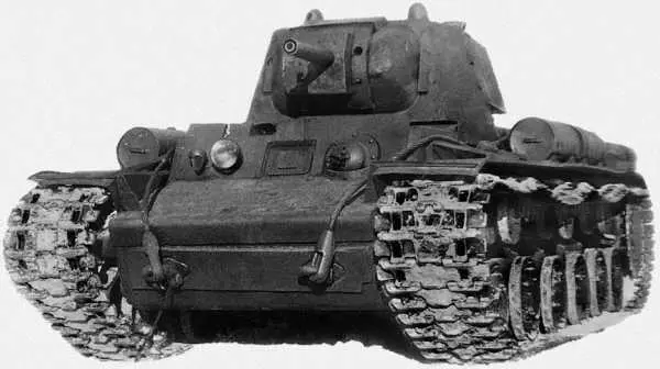 Первый образец огнеметного танка КВ8 общий вид Челябинск декабрь 1941 года - фото 171