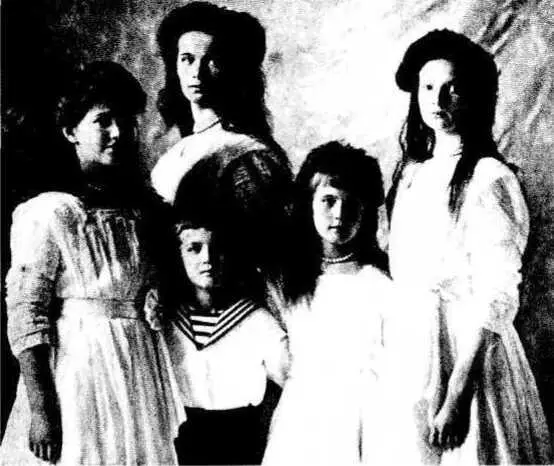 Царские дочери слева направо Мария Ольга Анастасия и Татьяна с Алексеем - фото 37
