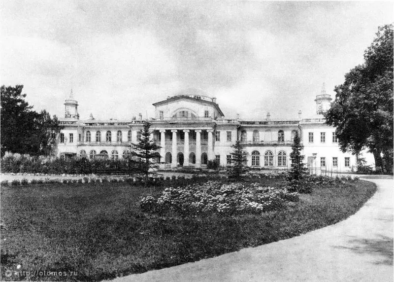 Стукнули в калитку условным стуком и дверца сразу открылась Видно - фото 34