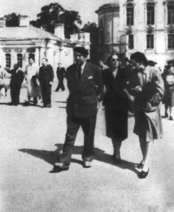 На Пушкинском юбилее в городе Пушкине 1949 П Неруда в Сталинграде - фото 13