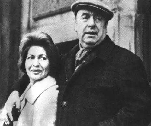 П Неруда с женой Матильдой в Будапеште 1968 В день вручения - фото 31