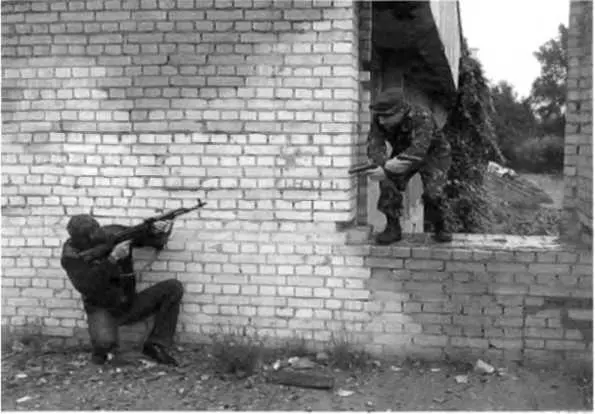 Фото 248 Изменение ситуации боец охватывает огнем оба угла проема В - фото 298