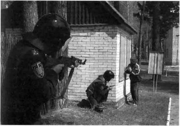Фото 287 Контроль огнем пространства за углом Так он лучше быстрее и - фото 346