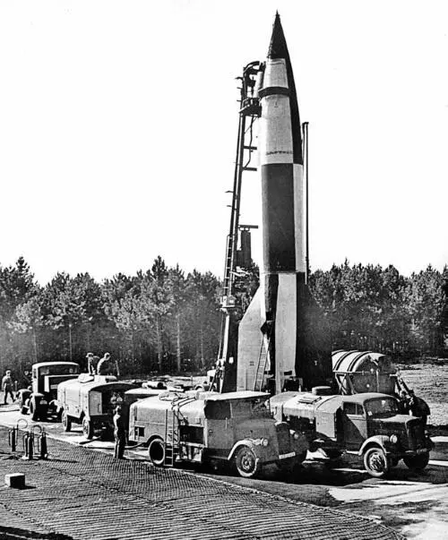 Ракета ФАУ2 Из документов известно что в апреле 1945го Гитлер передал - фото 14