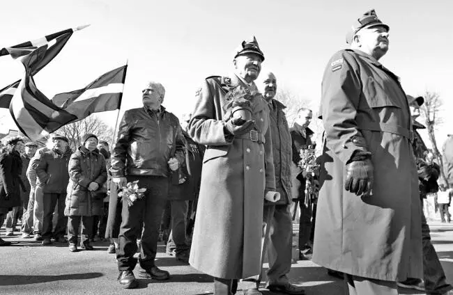 Ежегодные шествия ветеранов ВаффенСС разрешены властями в Таллине и Риге Еще - фото 35