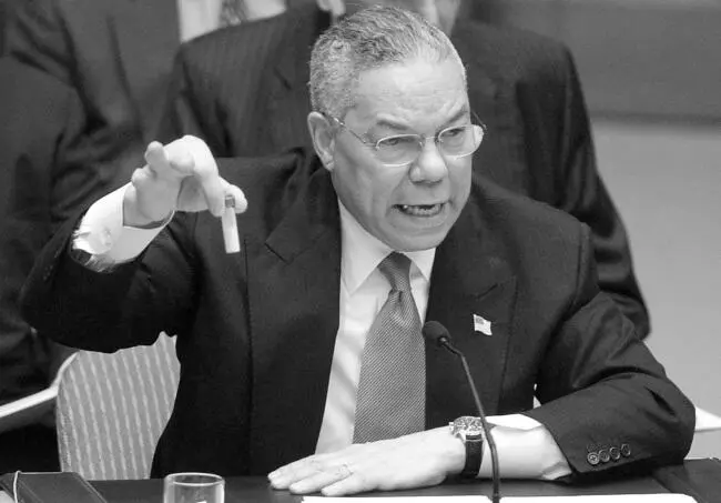 Американский политический деятель Колин Пауэлл на заседании ООН в 2003 году - фото 42