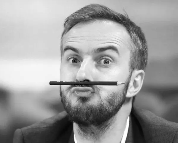 Ян Бемерман немецкий комик телеведущий Но во время недавнего визита в - фото 44