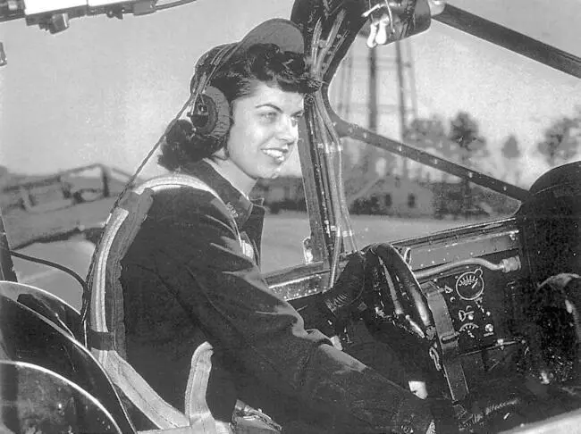 Женская служба пилотов Военновоздушных сил США создана в августе 1943 года в - фото 48