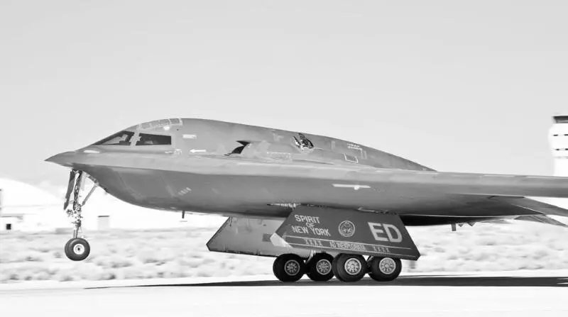 Нортроп Б2 Спирит американский тяжелый стратегический бомбардировщик - фото 96
