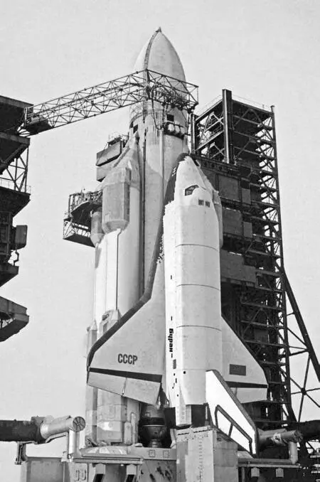 Многоразовая космическая система ЭнергияБуран на стартовой площадке - фото 101