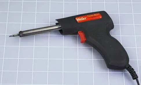 Рис 34 Паяльник Weller ThermaBoost мощностью 30 Вт может быть полезен при - фото 196