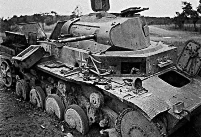 Правильные для блицкрига танки подбитый PzII ПольшаНесмотря на - фото 3