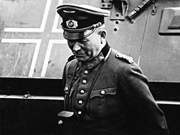 Один из отцов германских танковых войск Гейнц Гудериан Последний удар по - фото 11