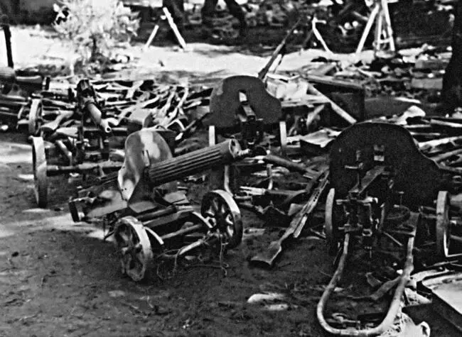 Немецкие трофеи стрелковое оружие разбитой советской части летом 1941 г - фото 41