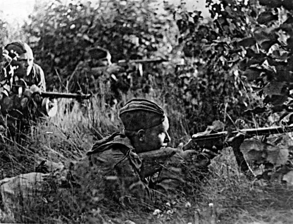 Советские пехотинцы лето 1943 г незадолго до начала сражения на Курской - фото 51