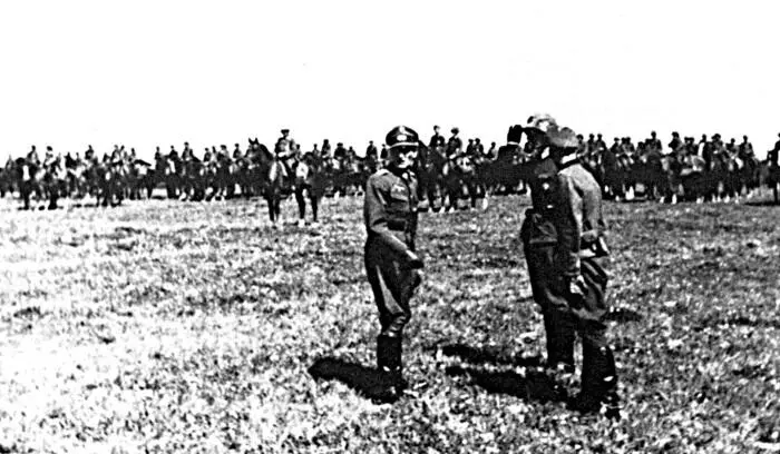 Несмотря на расформирование кавалерии в вермахте она сама зарождалась в - фото 78