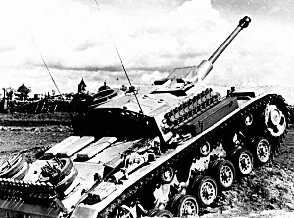 Немецкое штурмовое орудие StuGIII летом 1943 г на Миусфронте NARA Хорошо - фото 122