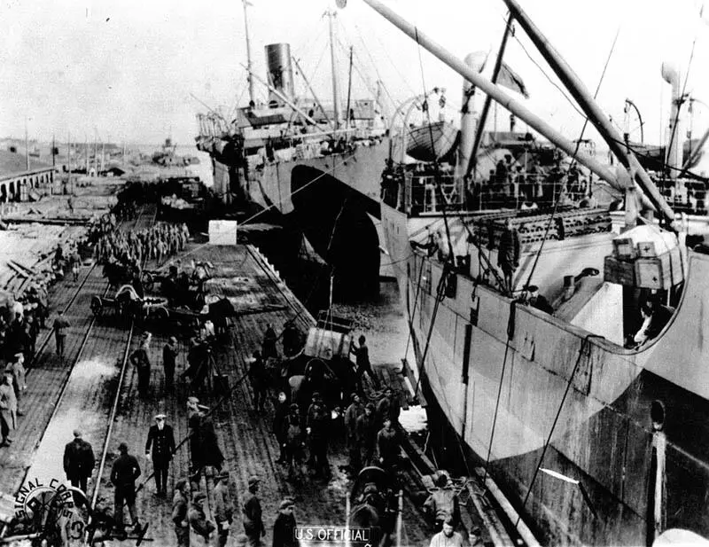 Американские солдаты на улице Архангельска 1918 год Американские солдаты - фото 7