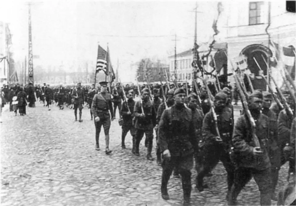 Американские солдаты зимой на улице Архангельска 19181919 гг Чины 339го - фото 8