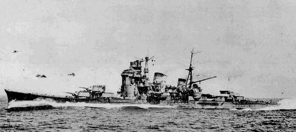 Миоко в марте 1941 года вверху и после капитуляции в Сингапуре внизу - фото 110