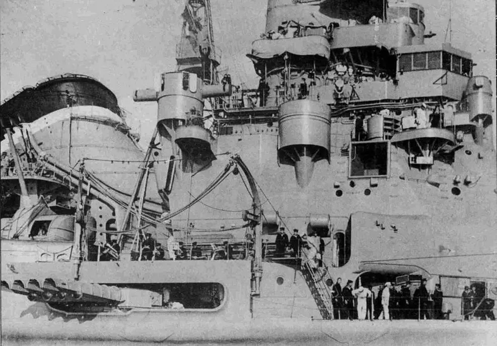 Носовая надстройка на Такао после модернизации осень 1939 года Могами - фото 91