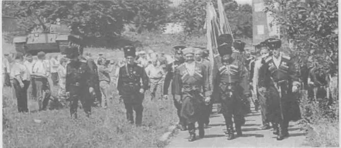 Улица имени Д Лавриненко в г Армавире Мемориальный трактор Дмитрий - фото 20