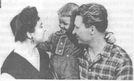 Борис и Галина Капустины с сыном Валерием Юрий Николаевич Янов с женой Ниной - фото 56