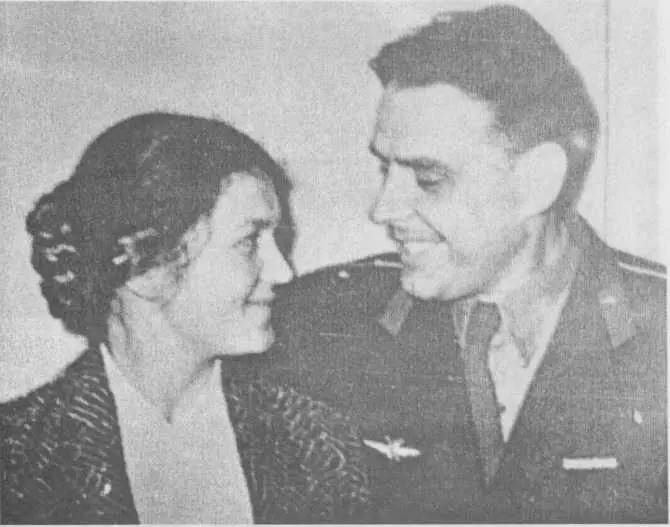 Юрий Николаевич Янов с женой Ниной Ивановной Б В Капустин во время службы - фото 57