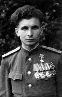 Ст лнт Орлов ВД после вручения звезды Героя 27081945 г Полковник - фото 119
