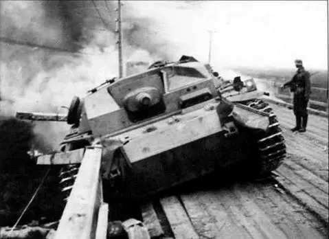 StuG 111лейтенантаБинглера после тарана грузовиком StuGIII лейтенанта - фото 28