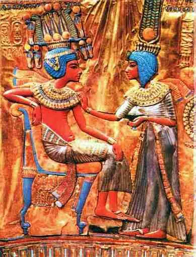 Тутанхамон с женой Анхесенамон Царица Нефертити Внутри музея на двух его - фото 13