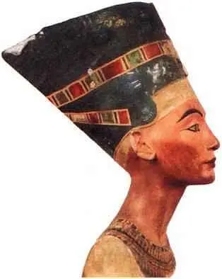 Царица Нефертити Внутри музея на двух его этажах сотни тысячи экспонатов - фото 14