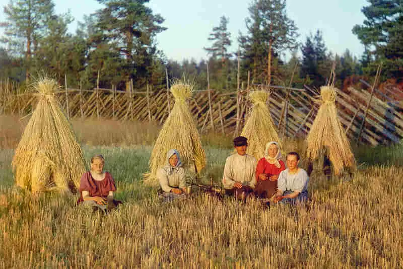 С М ПрокудинГорский На жнитве 1909 год Крестьянствование это не только - фото 166