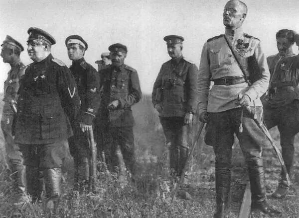 Командующий Добровольческой армией генераллейтенант В З МайМаевский второй - фото 19