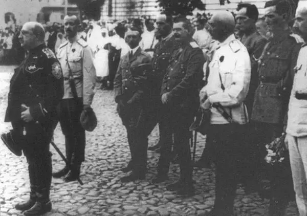 Командующий Добровольческой армией генераллейтенант B З МайМаевский первый - фото 26