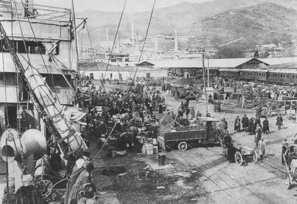 Порт Новороссийска во время эвакуации Март 1920 г Корабли на рейде Одессы во - фото 28