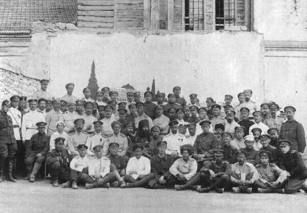 А П Кутепов среди галлиполийцев 1921 г Командный состав 1го армейского - фото 48