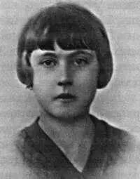 Мария Ладыгина ученица школы в Коломягах Фото сделано в конце 1930х гг для - фото 81