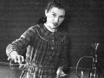 Мария Ладыгина на уроке химии в школе 101 Валентина Ивановна Дикарева - фото 82