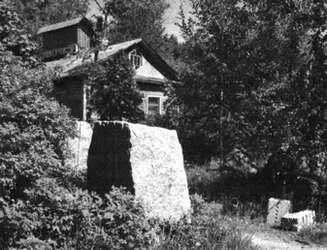 Дом на Главной ул 20 один из очагов коломяжского Барбизона Июнь 2007 г - фото 178