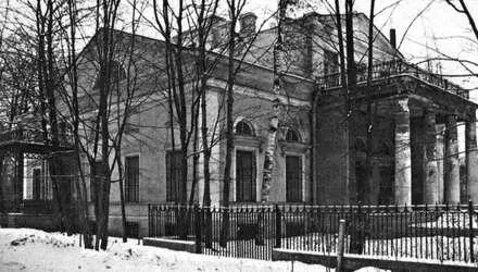 Бывший графский дом на Главной улице Конец 2006 г Фото автора На фоне - фото 186