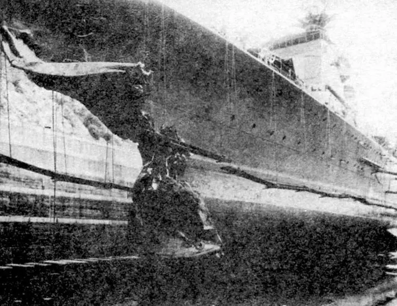 Легкий крейсер Дзинцу 27 августа 1927 г после столкновения два фото вверху - фото 120