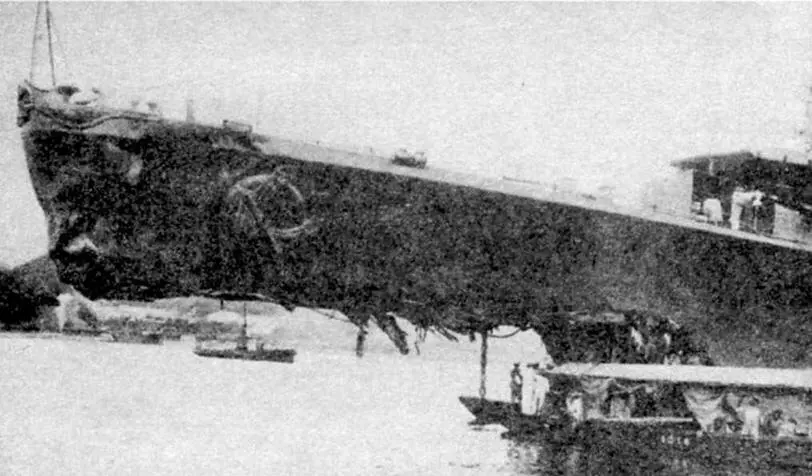 Легкий крейсер Дзинцу 27 августа 1927 г после столкновения два фото вверху - фото 121