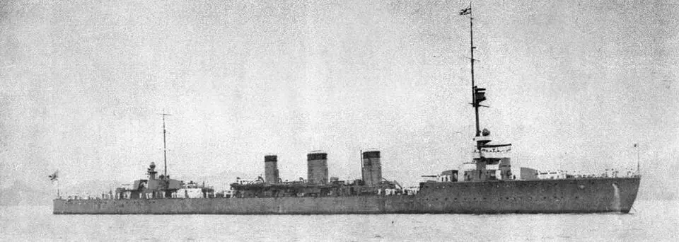 Легкие крейсера Тацута в 1921 г и Тенрю в 1931 г внизу - фото 208