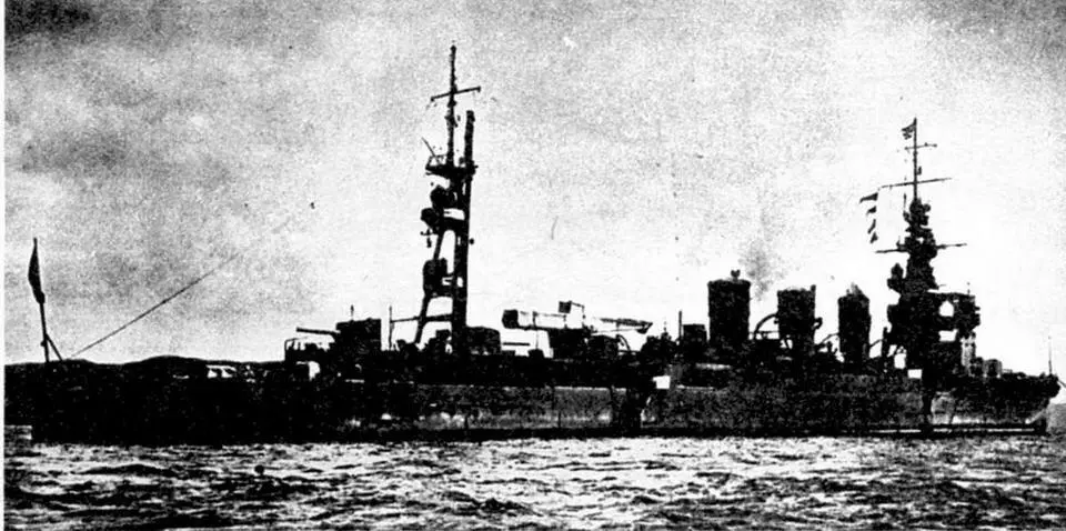 Легкий крейсер Кума в различные периоды службы В 1943 г на Китаками и - фото 24