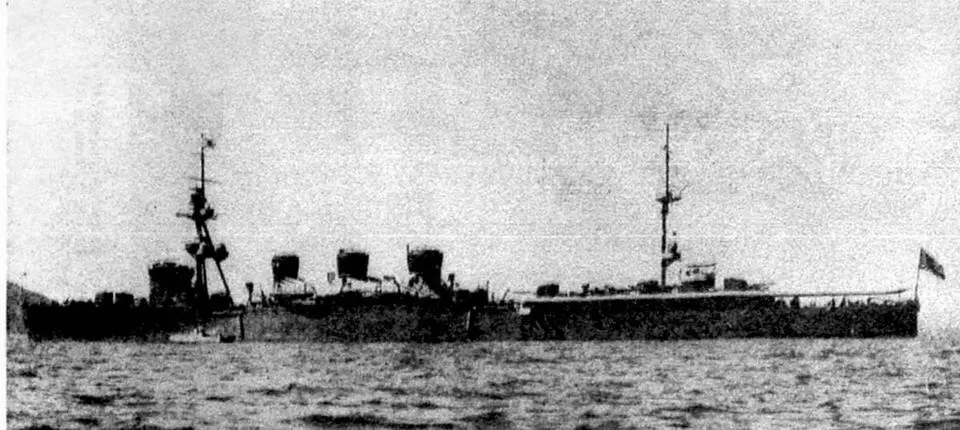 Легкий крейсер Кума в различные периоды службы В 1943 г на Китаками и - фото 25