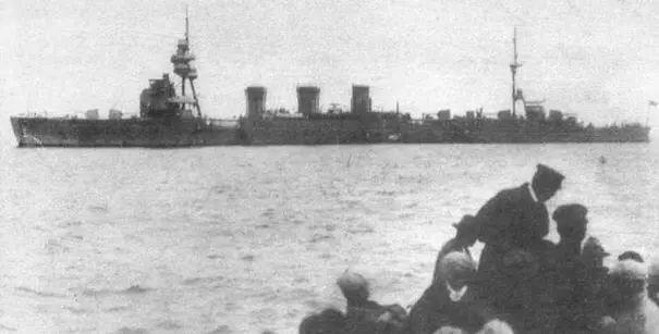 Легкий крейсер Кисо слева и вверху Китаками после модернизации 1945 г - фото 250