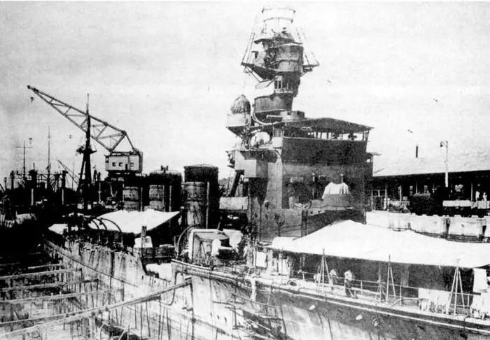 Справа Исудзу и Нагара в бою в 1943 г два фото вверху и слева и - фото 280